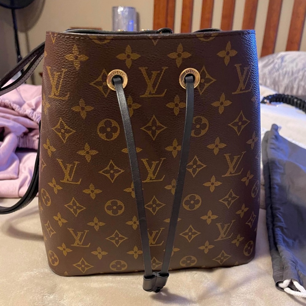 Authentic Louis Vuitton Monogram Neonoe MM Black